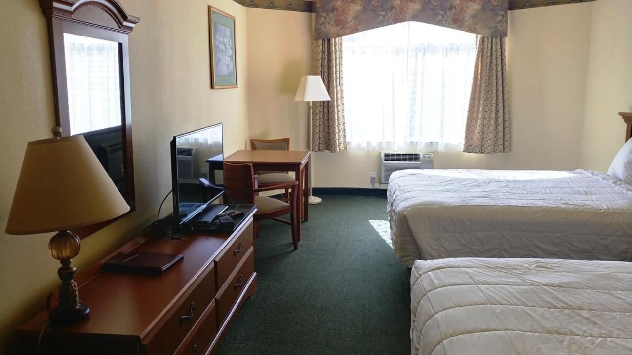 Palace Inn & Suites Линкольн-Сити Экстерьер фото